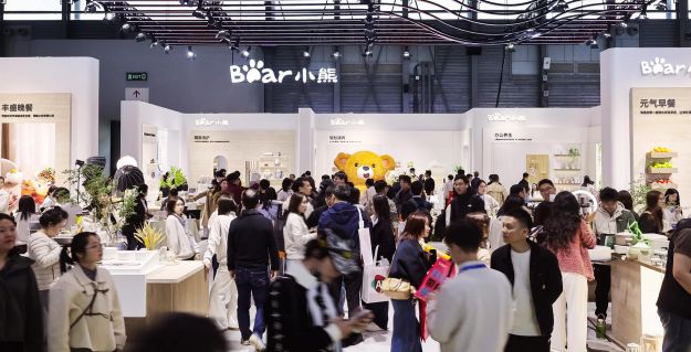 從AI產(chǎn)品系列到全場(chǎng)景布局：小熊電器AWE展示品質(zhì)生活新范式
